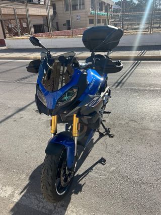BMW F900XR - Como nueva, 4000 km con todos extras