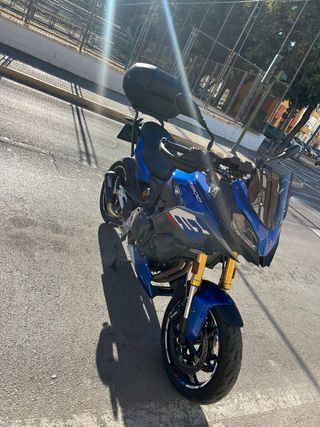 BMW F900XR - Como nueva, 4000 km con todos extras
