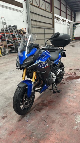 BMW F900XR - Como nueva, 4000 km con todos extras