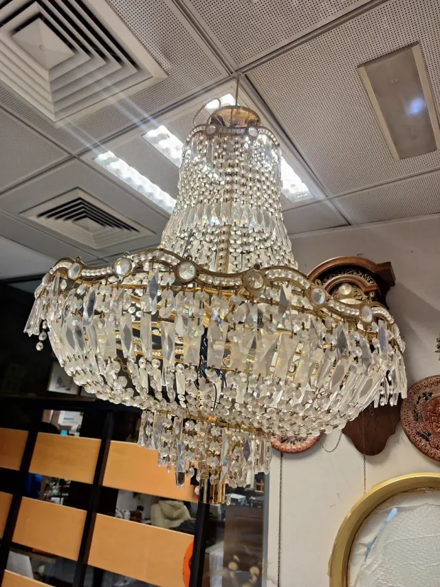 Lámpara de araña de cristal y metal