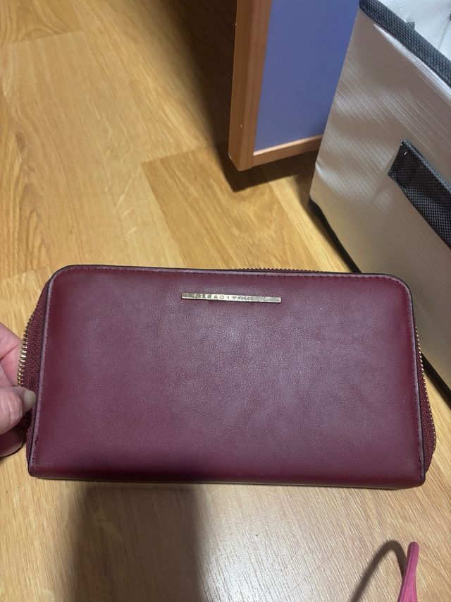 Monedero rojo con cremallera