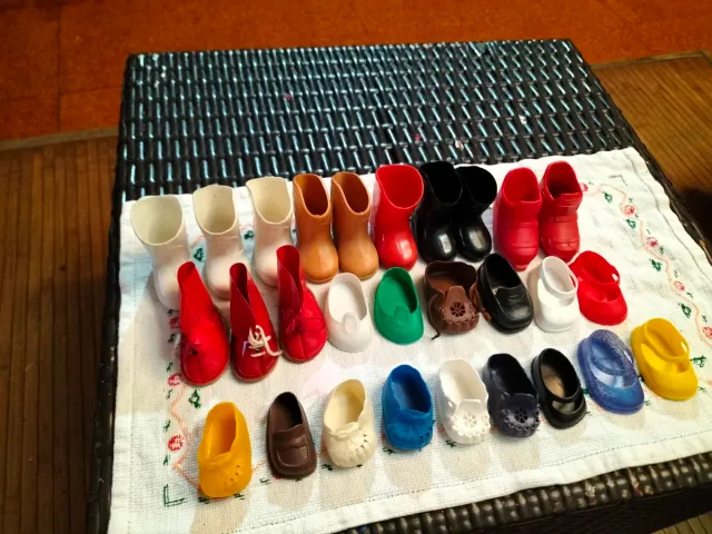 Zapatos desparejados para muñeca Nancy