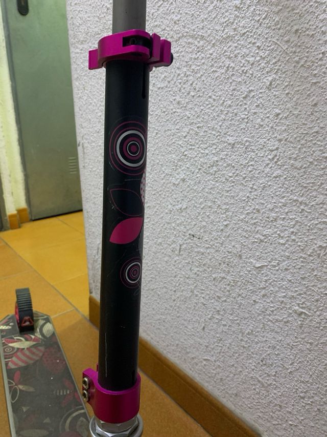 Patinete infantil rosa y gris