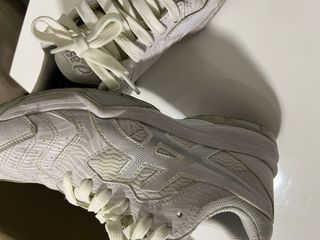 Sneakers Asics bianche e grigie