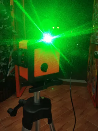 Nivel láser recargable líneas cruzadas