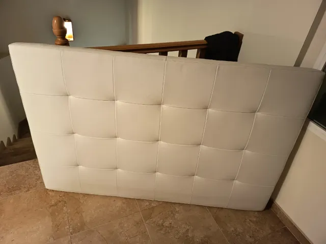 Cabecero de cama capitoné polipiel blanco