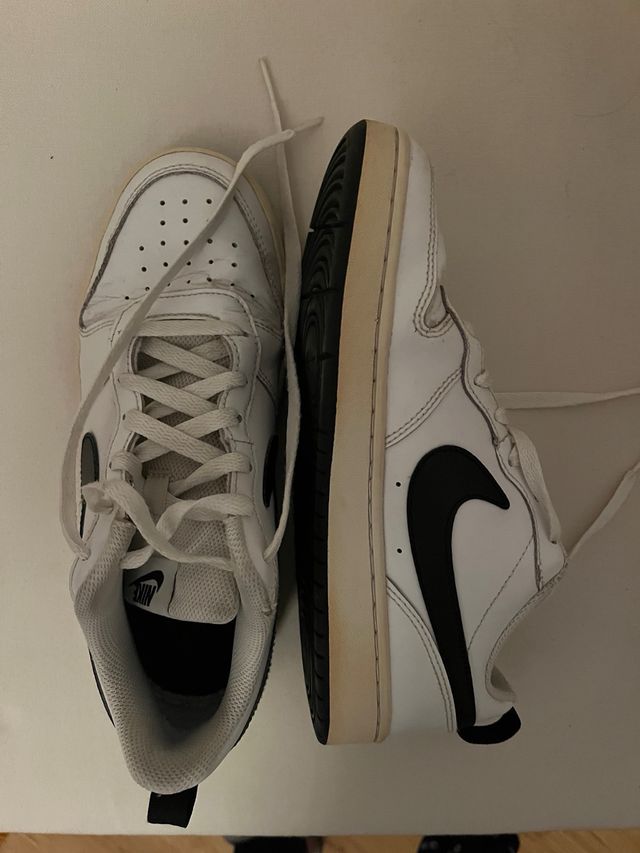 Zapatillas Nike Blancas y Negras