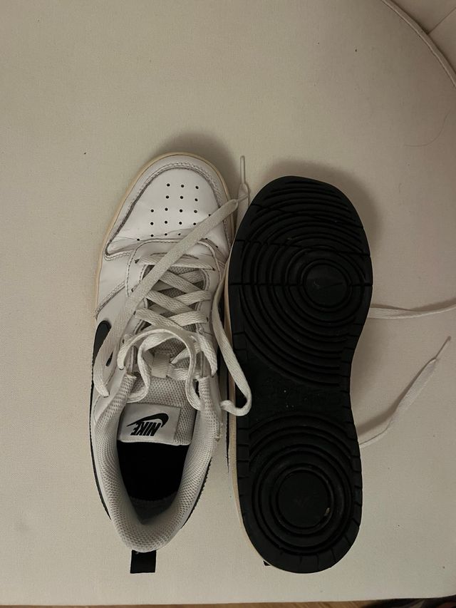 Zapatillas Nike Blancas y Negras
