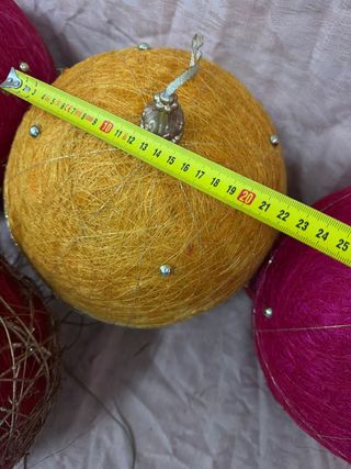 Grandi palline natalizie per vetrine