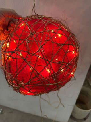 Grandi palline natalizie per vetrine