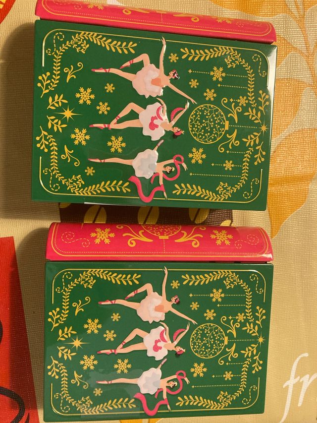 Caja metálica decorada con bailarinas