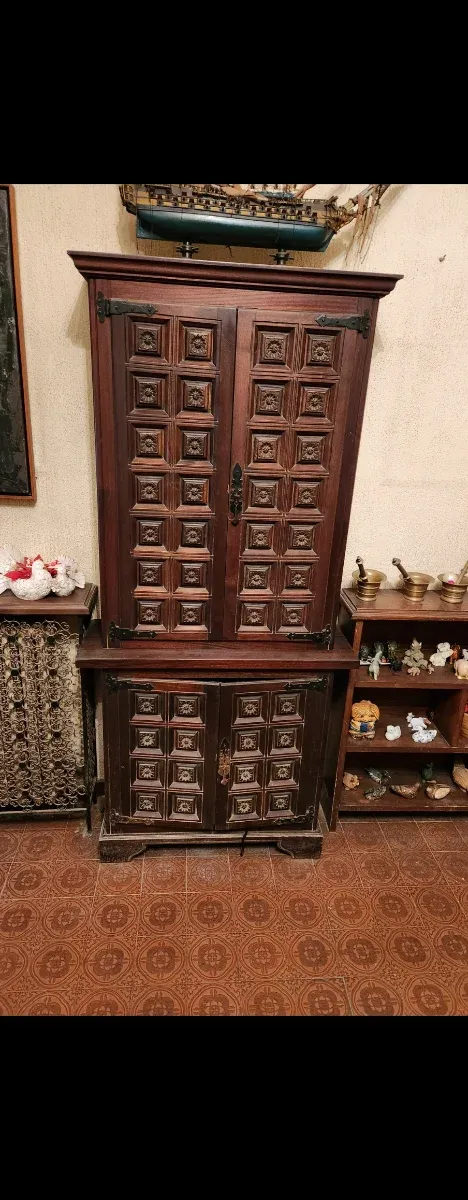 Mueble antiguo madera maciza tallado