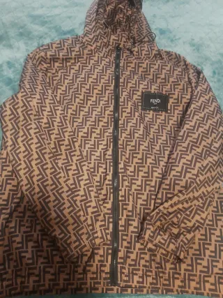 Cazadora Fendi Roma con capucha Talla M