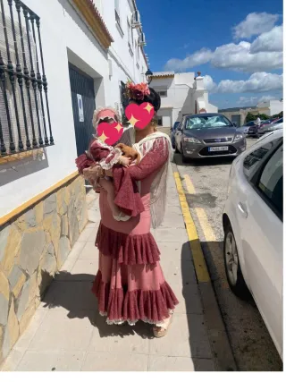 Traje de flamenca con volantes y encaje.
