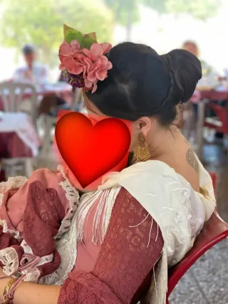 Traje de flamenca con volantes y encaje.