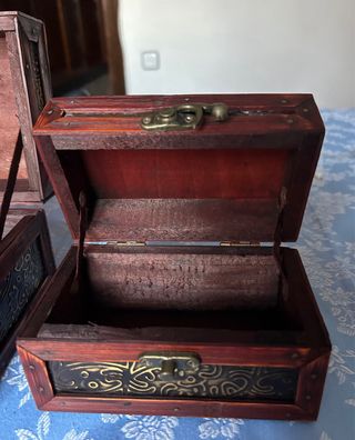 Set di 2 bauli decorativi in legno e metallo