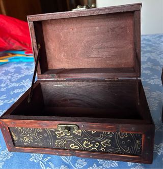 Set di 2 bauli decorativi in legno e metallo