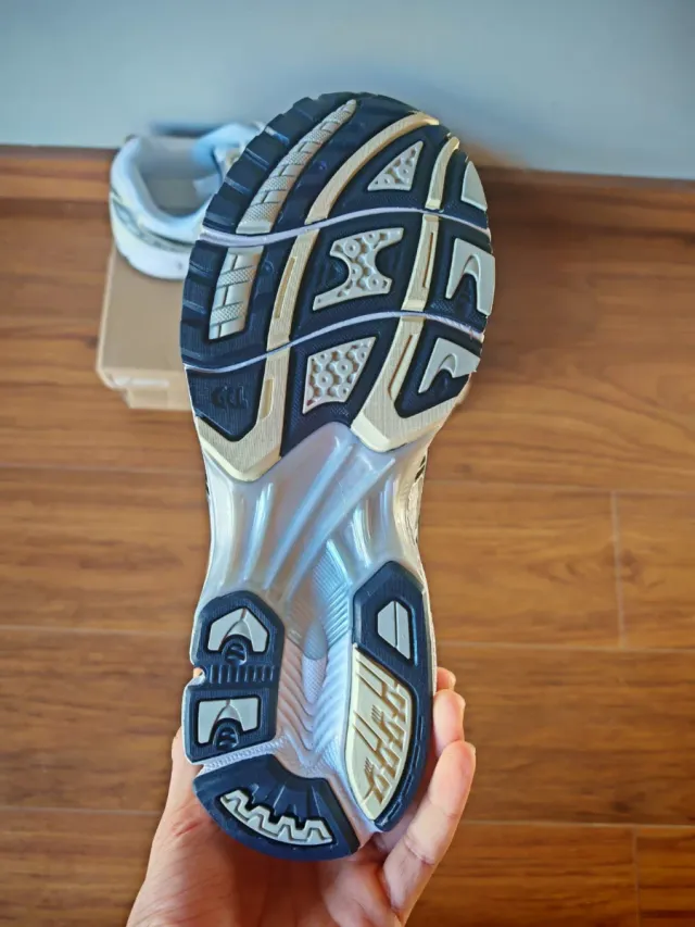 ASICS Gel Kayano 14 nuevas – Talla 43.5 gris