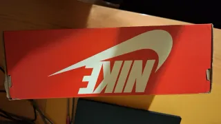 Caja Nike Roja