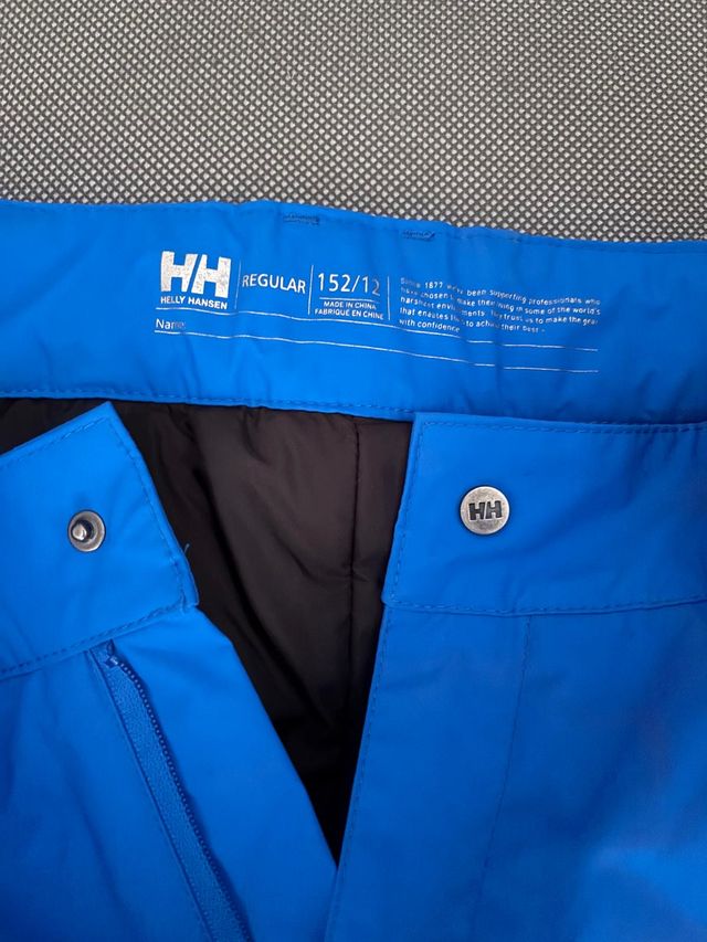 Chaqueta y pantalones de esquí Helly Hansen