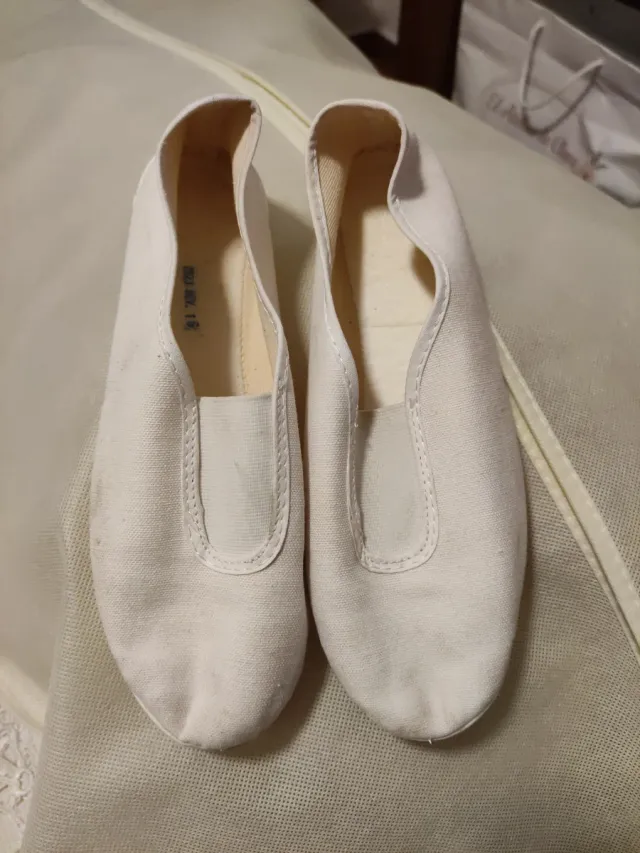 Zapatillas de gimnasia blancas