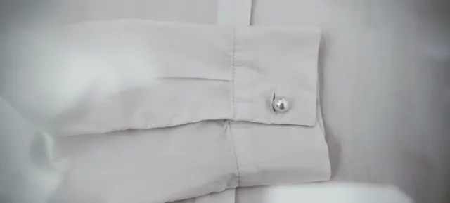 Camisa blanca con puntilla