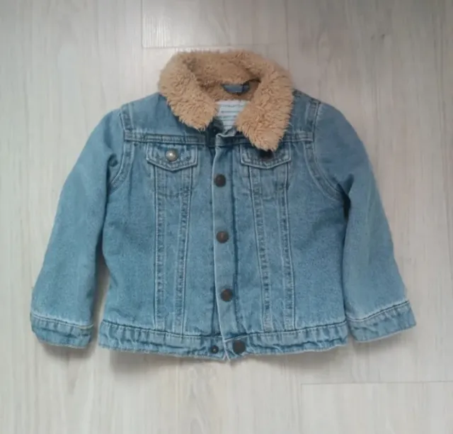 Chaqueta vaquera con borreguito