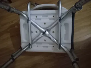 Silla de ducha con respaldo y brazos