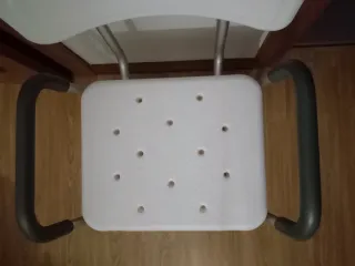 Silla de ducha con respaldo y brazos