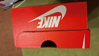 Caja Nike Roja