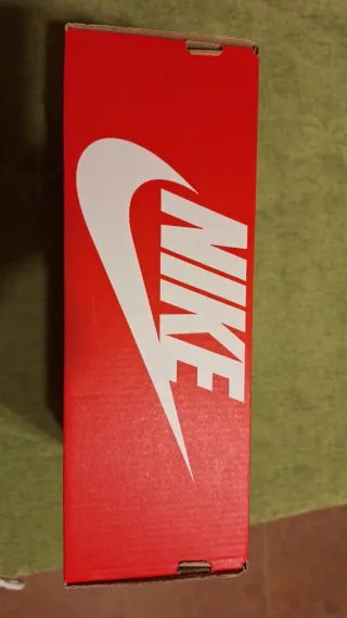 Caja Nike Roja