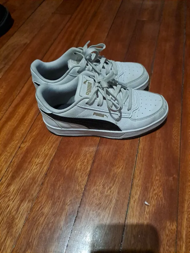 Zapatillas Puma Blancas y Negras para niña