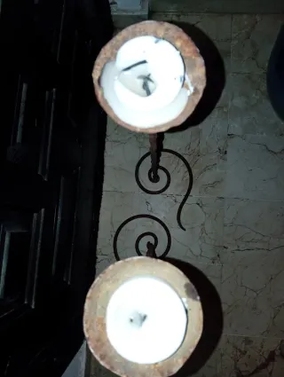 Candelabri in ferro battuto con candele