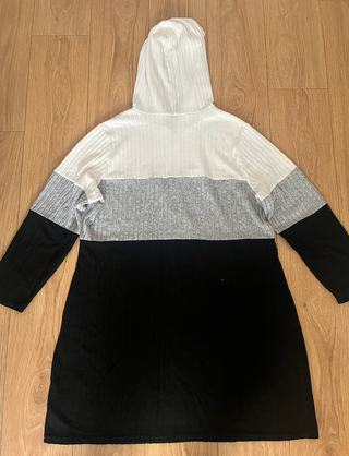vestido tipo sudadera negro blanco gris capucha