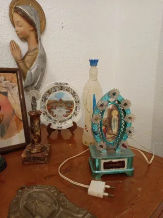 Lote religioso figuras y cuadros