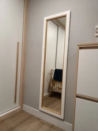 Specchio a figura intera in legno e vetro