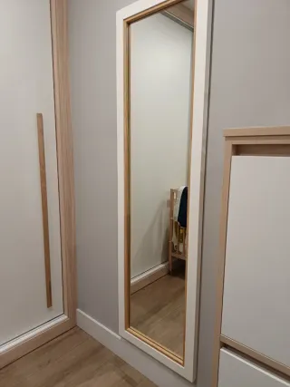 Specchio a figura intera in legno e vetro