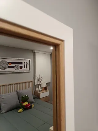 Specchio a figura intera in legno e vetro