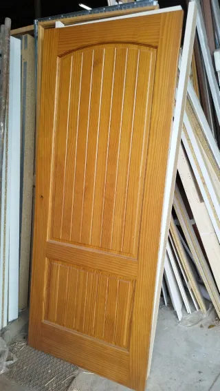 Puerta madera 82cm buen estado