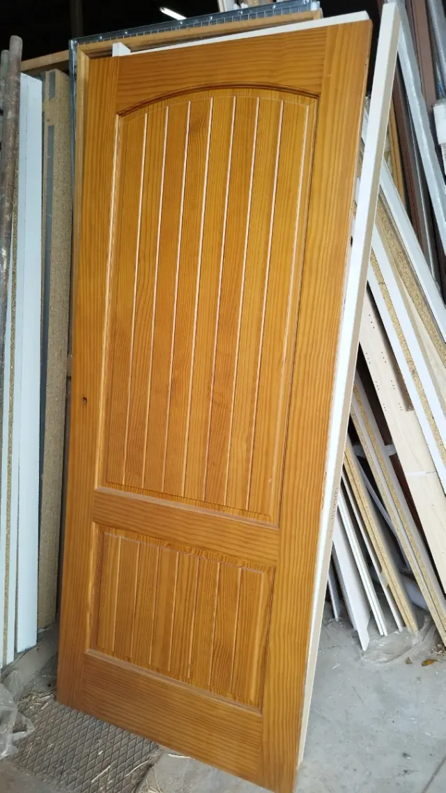 Puerta madera 82cm buen estado