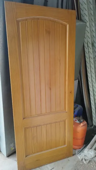 Puerta madera 82cm buen estado