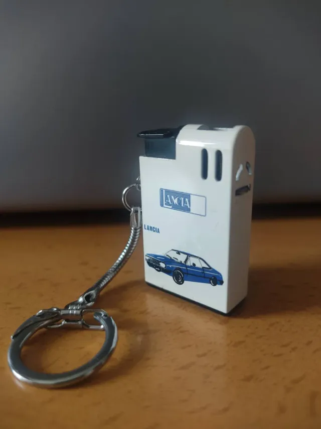 Llavero con mechero Lancia