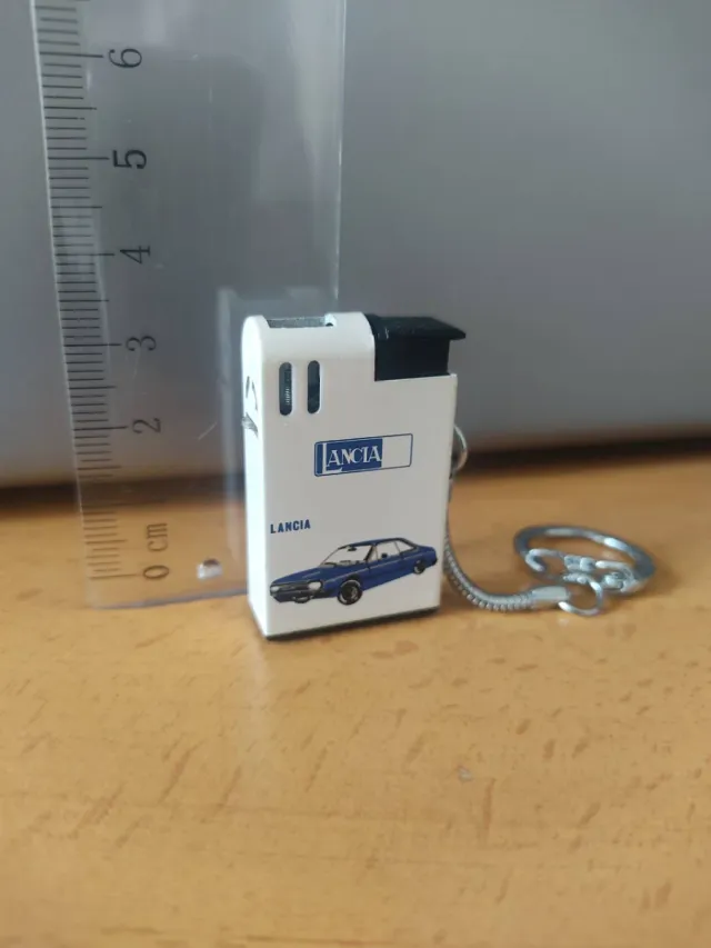Llavero con mechero Lancia