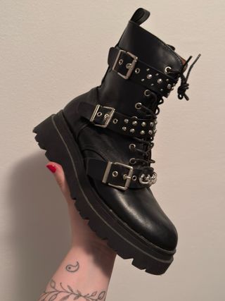 Botas negras con hebillas Talla 40