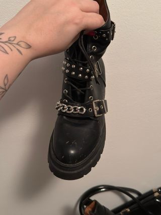 Botas negras con hebillas Talla 40