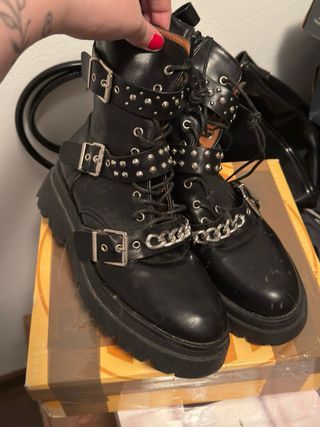 Botas negras con hebillas Talla 40