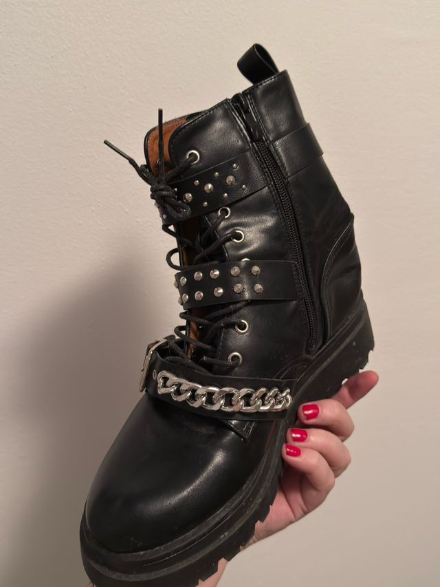 Botas negras con hebillas Talla 40