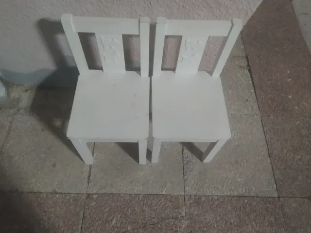 Jogo de 2 cadeiras infantis brancas