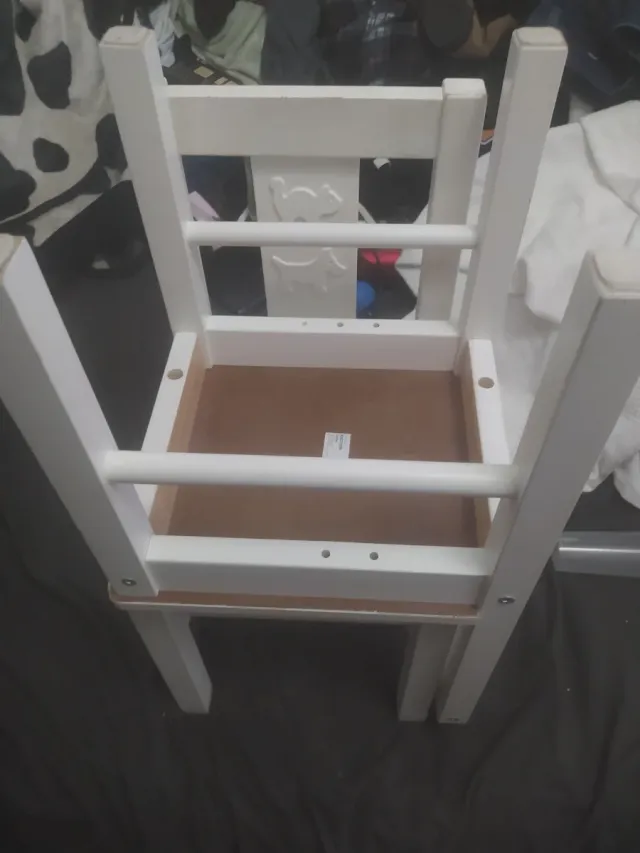 Jogo de 2 cadeiras infantis brancas