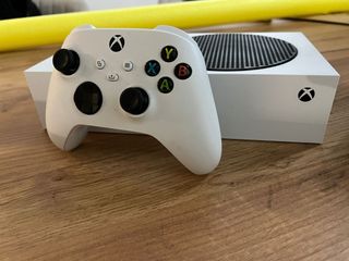 Xbox Series S Blanca con Mando